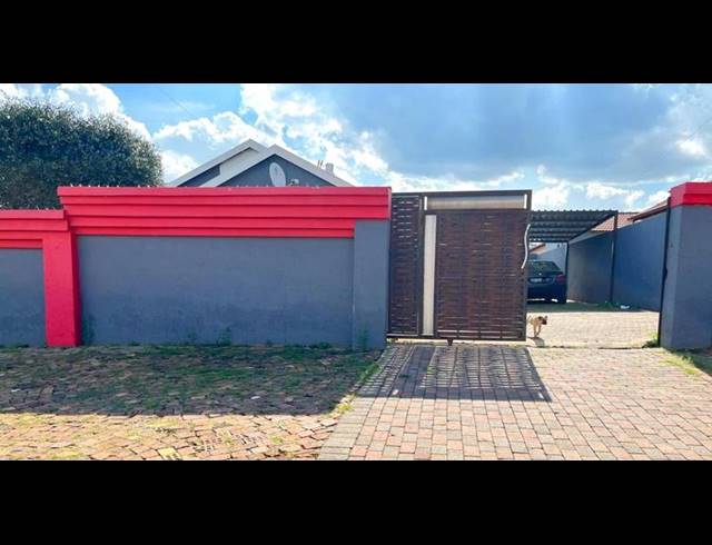 3 BEDROOM PROPERTY TO RENT IN DEVLAND